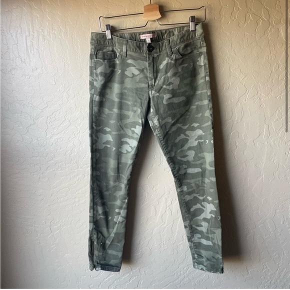 Banana Republic Heritage Camo low Rise Skinny Pant Women’s Size 27 - Picture 2 of 5